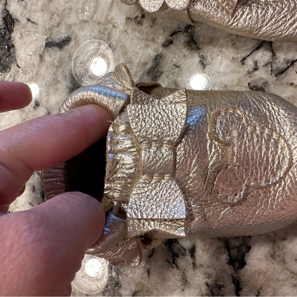Freshly Picked Platinum Mickey Mouse Bow Baby Shoe in size 3, like new condition - Picture 12 of 16